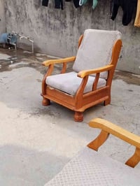 كركوك حي العسكري • ٤ كراسي خشب • نضيفات