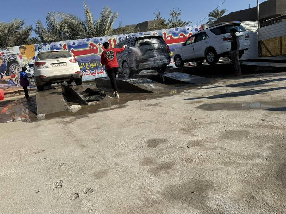 محطة غسل سيارات للبيع 
العنوان بابل حله شارع ١٠٠ 
قرب جسر المشاه 
تحتوي على
١.رمبات غسل عدد ٣ 
٢.مضخات غسل ١٠ حصان عدد ٢
٣.ماطور هواء عدد ١ حجم كبير 
٤. مولده ٤٥ كيفي 
٥. خزان ماء ٥٠٠٠ لتر 
٦.كرفان كبير 
٧.محل لتبديل الزيوت جام وسندويج 
السعر ١٣ مليون 
للتواصل ***********
