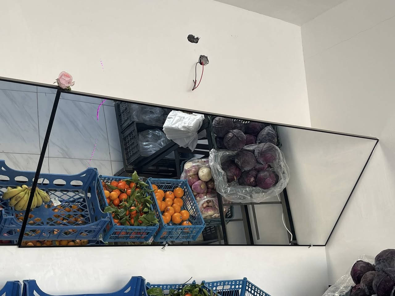 غراض محل مخضر للبيع
المرايات 170
الميزان 24
الرفوف الواحد 23 
الميوزة كلهن ب 400
العارضة 415 مستعمل اقل من شهر
و بيهن مجال قليل مكاني بداموك ***********
