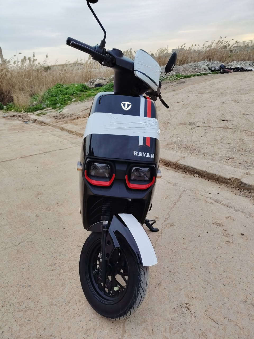 السلام عليكم الريان ام عيون معروف بل سوك استعمال قليل حيل بطاريات سته شرط انطيك بطاريات شرط ماطور يخبل حيل نضيف احله من صوره ماشيه قليل حيل سعر عل رقم ***********
