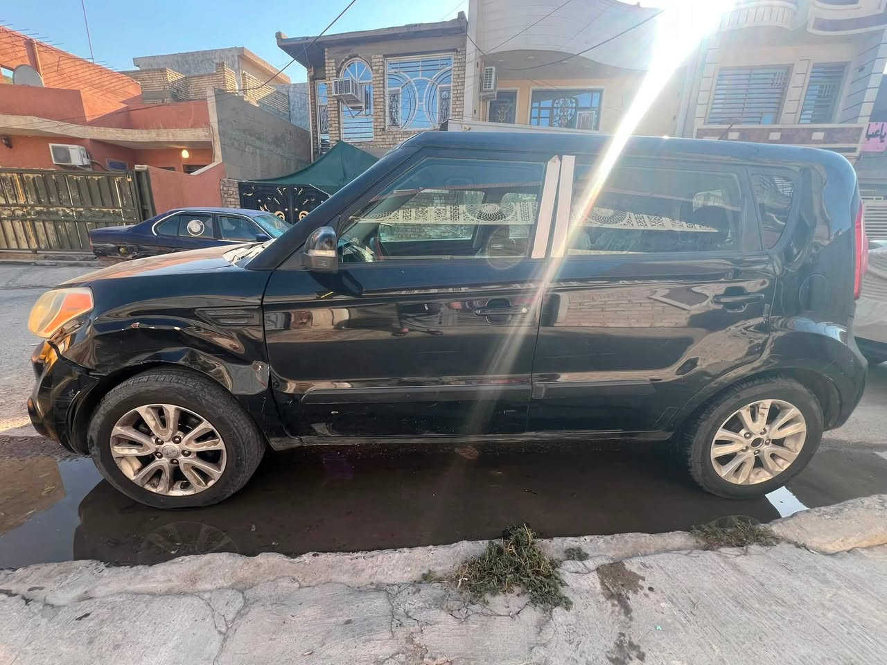سول موديل 13 مكينة 2000 دوش رقم وسنوية وهزة جديد السونر موجودة الصور وبيها ضربة بالجاملغ الامامي يم السايق ممصلحة  السعر 88 وبيها مجال بسيط ***********
