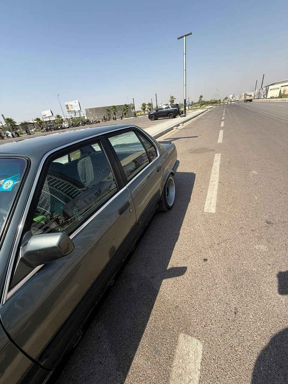 السلام عليكم
زعره للبيع
موديل 1990
وارد يابان اصل
محرك ٢٧ مفتوح ستة سلندر كير اوتماتيك بلاد
امامي خلفي دسك
مروحة مني كوبر 
 تبريد شغال
جام امامي كهرباء سنترلك
دشبول وكهربائيات شغالة كامل
دعاميات امامي خلفي اصلي ام الترايش لايت امامي اصلي جديد بك لايت اصلي
السيارة مصبوغة عام بدون حادث بدون خياسات
دواخل نظيفة
صدر امامي خلفي حلو 
ويل كب بوربت ١٦ تو سايز مختم جيرمني
تخم تاير جديد
باتري فارتا جديد
ادامة كاملة تخم بلكات وقوايش وجوينات مبدل جديد
رقم بغداد دولي هزة جديدة باسمي سنوية لل٣١
بغداد حي الجهاد قرب خدمي المطار
السعر ٤٥ ورقة وبي مجال
***********
