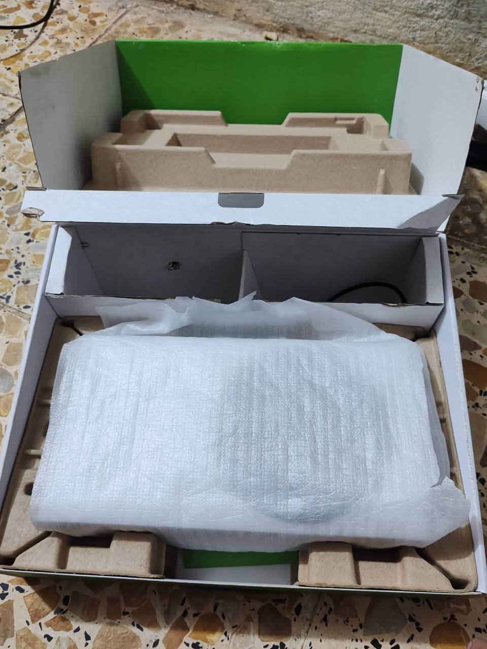 السلام عليكم شباب عندي سيريس اس جديد بلكارتونة اصدار ٢٠٢٢ الجهاز وملخاقة الأصلية فقط السعر ٣٥٠ وبي مجال عنوان بغداد الشعلة وهذا رقمي ***********
