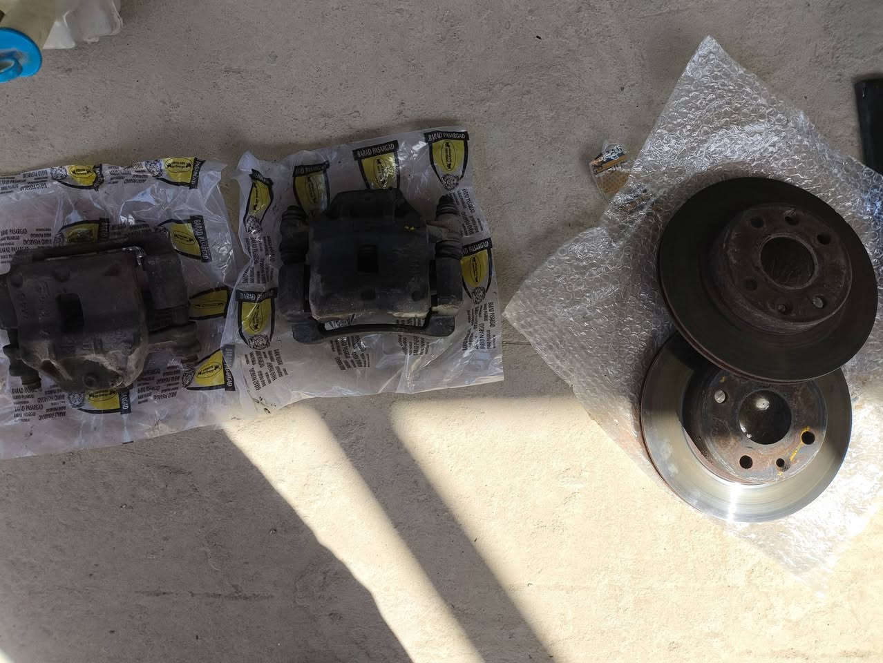 السلام عليكم متوفر ادوات طيبة مستعملة للبيع كما موضع بالصور للبيع رايدهن كلهن ب75 الف وبيهن مجال حك الجية مكاني بصرة الجزيرة 
رقم الهاتف ***********
