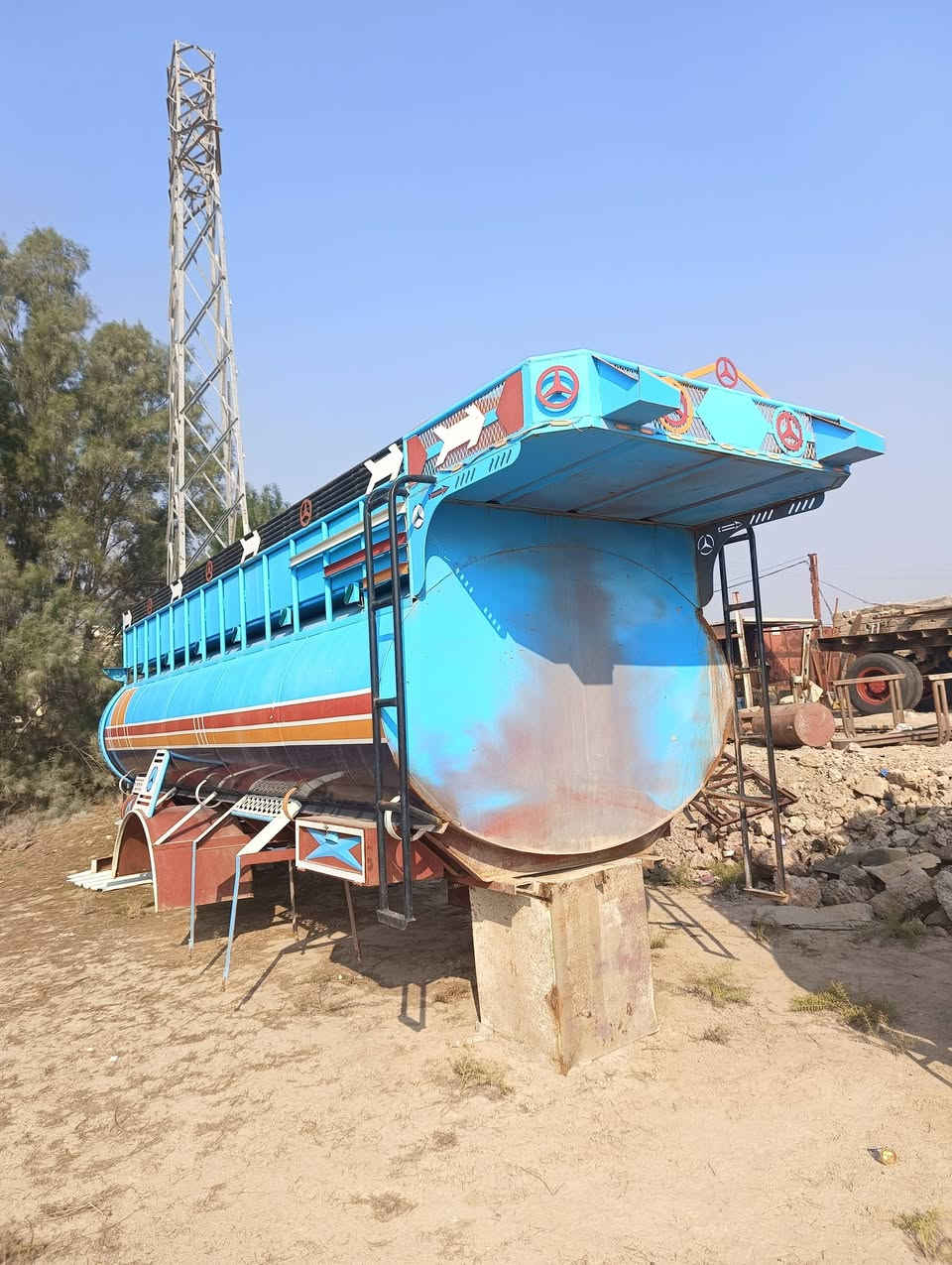 تانكي حديد مغلون للبيع الطول 575 مال قجمه جاهز تفصال العام السعر 7مليون وبيه مجال  رقم الهاتف *********** مكان الفلوجه كراج محمد الحاتمي
