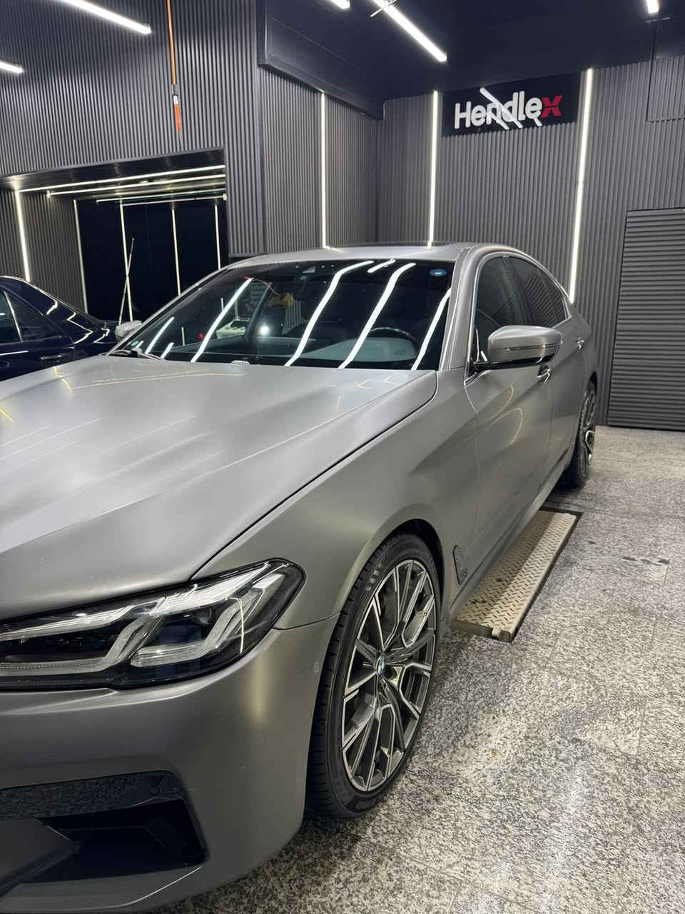 للبيع 530 موديل 2021 ماشية 74 الف كيلو مغلفة ppf مات السعر المطلوب 33$


**إذا كنت صاحب هذا الإعلان وتريد حذفه لأي سبب، رجاءا أرسل رسالة إلى الدعم الفني**