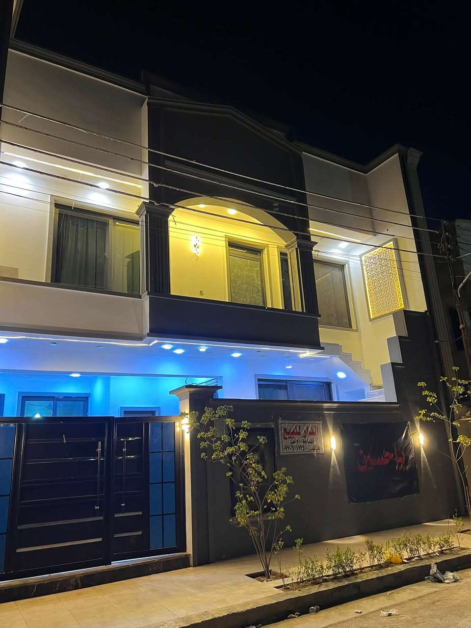 سلام عليكم 
🏡 بيت للبيع _المساحه 200 متر 
بناء حديث (2026) درجه اولى نصف البيت تقريبا غير مستخدم ومسكون
البيت يحتوي على…
✅6 غرف نوم 
✅ مطابخ 3 
✅ صالات 2
✅ حمامات 4 
البيت نضام المشتمل المعزول والمفصول من الداخل والخارج 
نظام دكتات تبريد وايضاً شبابيك وبيبان قاصه وألمنيوم 
البيت جاهز للسكن بمواصفات ممتازه ومريحه وموقع مميز كلشي موضح بالفيديوهات والصور 
***********
