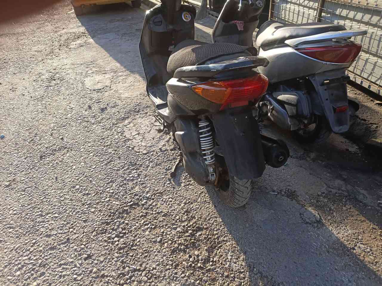 سلام  عليكم سكنس نثيه ١٤٠ سلف وهندر شلعه معدل كهربائيات كلها شغاله  اشاير. طوافه بانزين شغالة كلها جديدة
مكينه بلاديه ناعمه لا نضوح ولا تبخير ولا تنقيص ادامه كلجات جدد دراجه مال رمبه  ابريك امامي خلفي استان تعليك وصفح وستم صوت ما ناقصهة اي شيء كاملة  
السعر (700 بيها مجال ) 
العنوان بغداد // القاهرء
رقم***********
