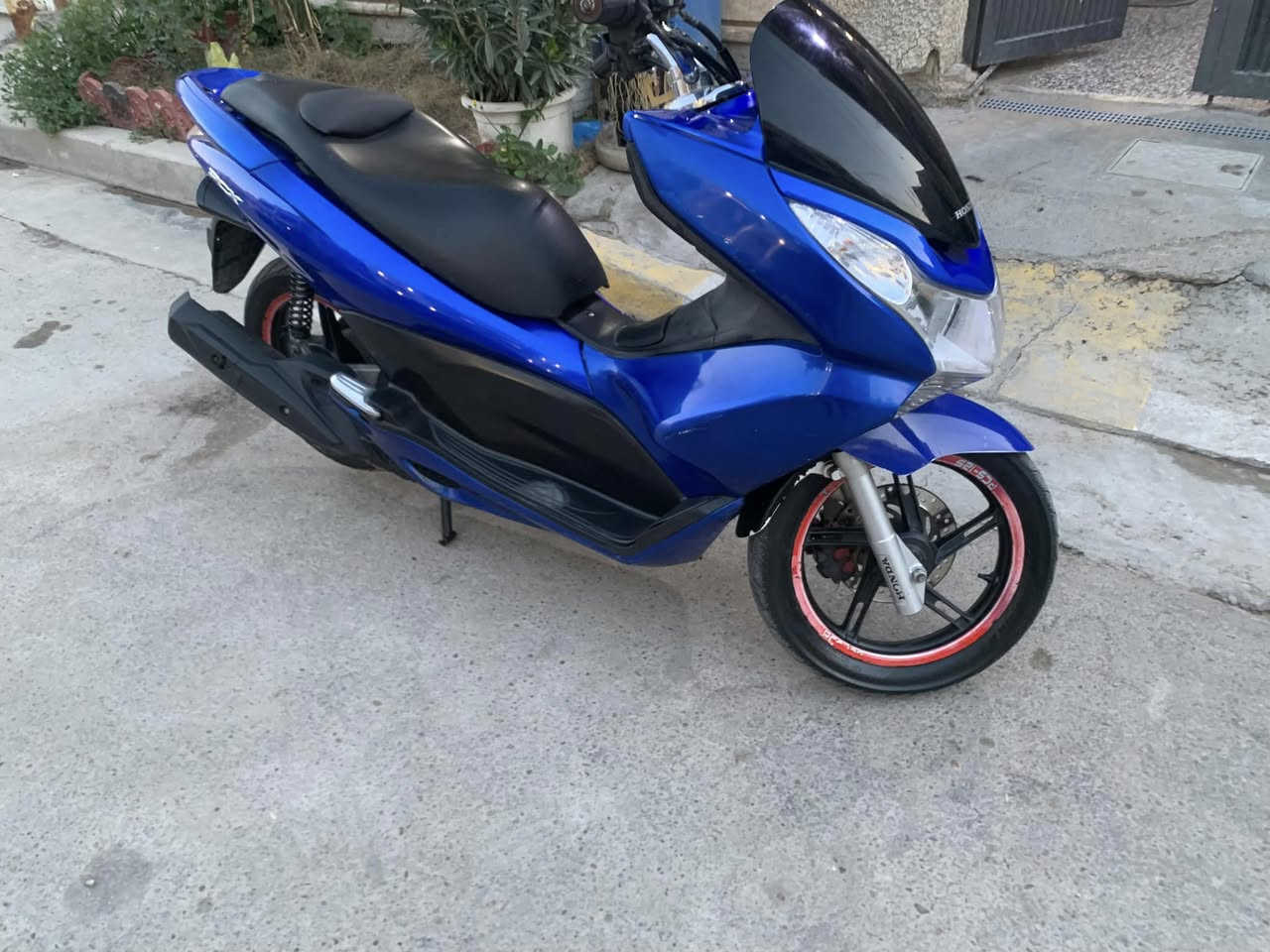 سلام عليكم دراجه جيل الاول لبيع كفاله عامه سعر مليون و 400 شراي يتصل *********** مكان بغداد
