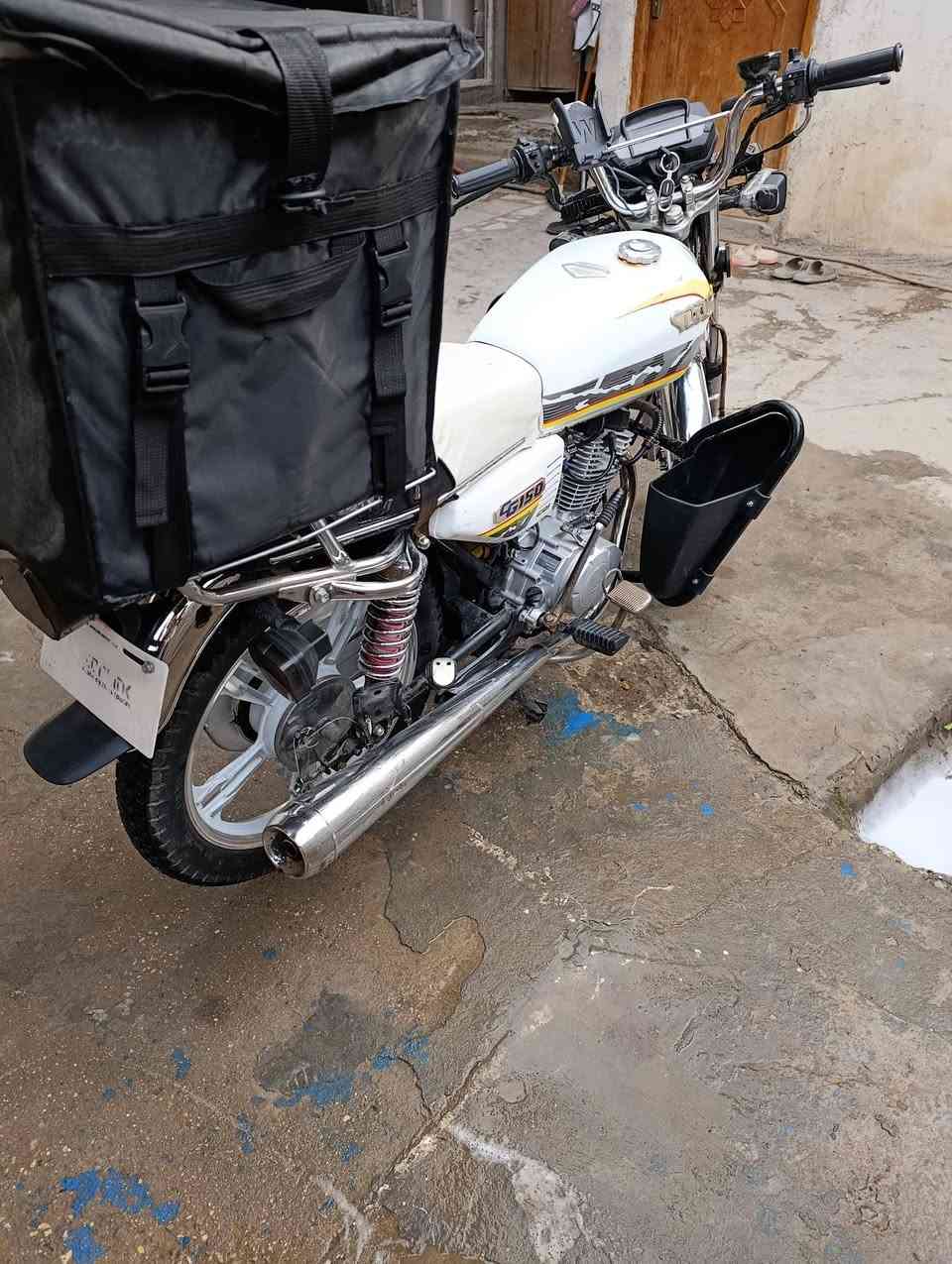 سونك ايراني 5 كير
موديل 2024 
كفاله عامه 
تايرات جدد زوج بارتي جديد ابركيات جدد كلها جاهزه 
مكاني زعفرانية
سعر 550 
***********
