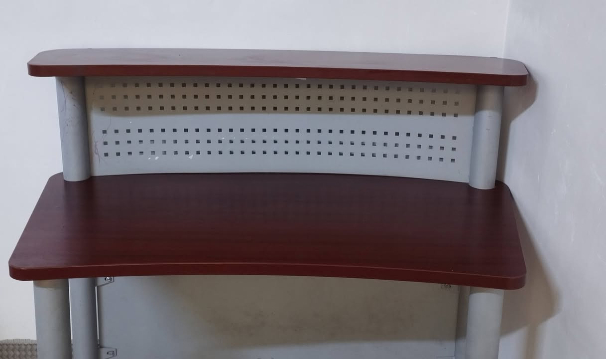 ميز دراسي ويرهم مال استعلامات كلش نضيف السعر 90 وبي مجال بسيط رقم الهاتف ***********
