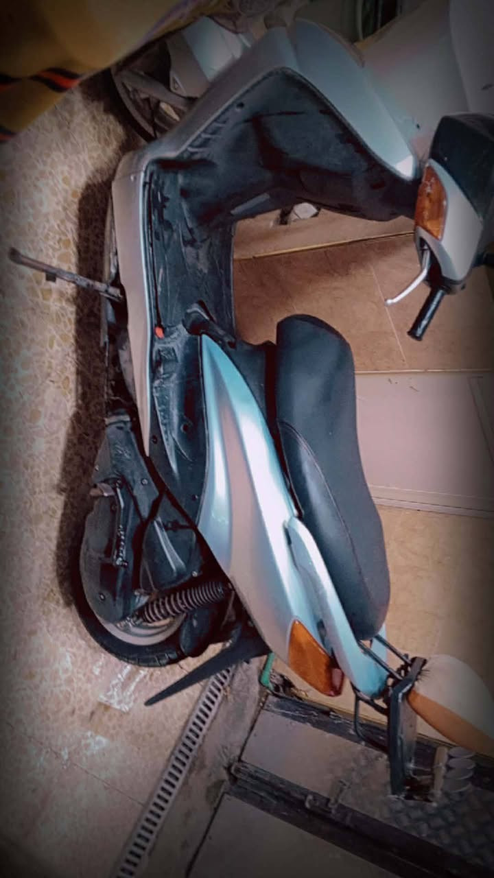 السلام وعليكم 

دراجه سكنس للبيع نثيه ياباني 110 
دراجه تخبل مشي ماله شلعته حلوه امبدل قايش وبريك خلفي وراجز 
دراجه كلش حلوه 
سعر 650 وبيه مجال 
مكان البلديات شارع المرور 
***********
