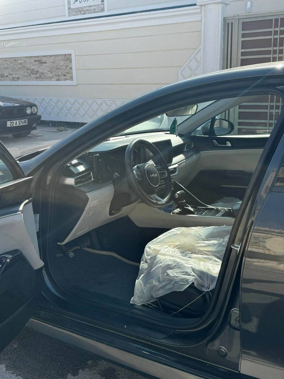 سلام عليكم للبيه كيا 5كفاله عدا بنيد مصبوغ ومداكر الاماميه مقسمه فقط جاهزه لل اخير سياره معوقين بسم  ابنيه كلشي مابيه حاضره للوكاله السعر ب155وبيه مجال ونا حاظر الشراي يتصل *********** البصرة, العراق
