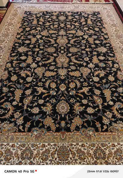 زوليه عدد ٢كاشان أصلي درجه الأولى ٧٠٠شانه غير مستخدمات نظافه ١٠٠٪  قياس ٣×٤ السعر ٣٠٠مع مجال قليل مكاني كوفه *********** النجف
