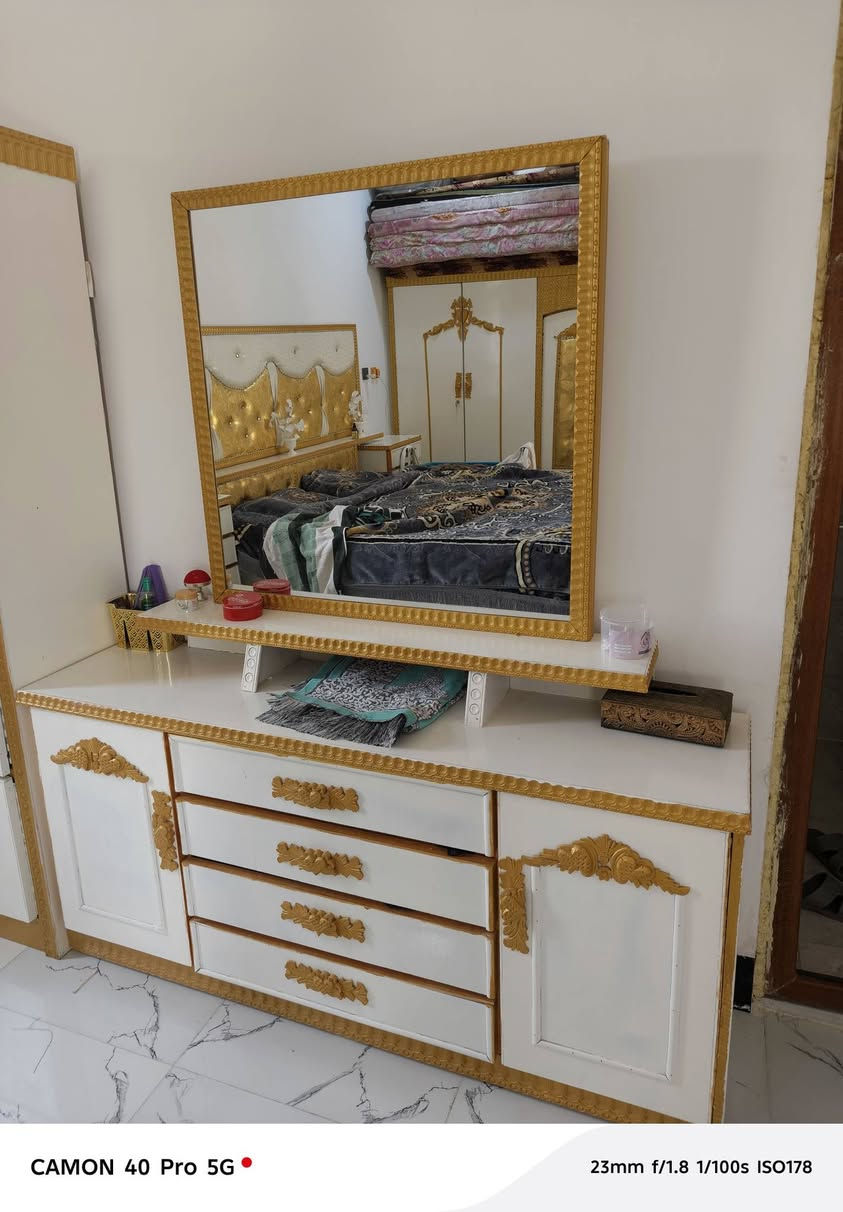غرفه اخشاب صاج تركي صبغ تركي متسعمله 6 اشهر السعر مليون وميه للستفسار التصال على الرقم ***********
