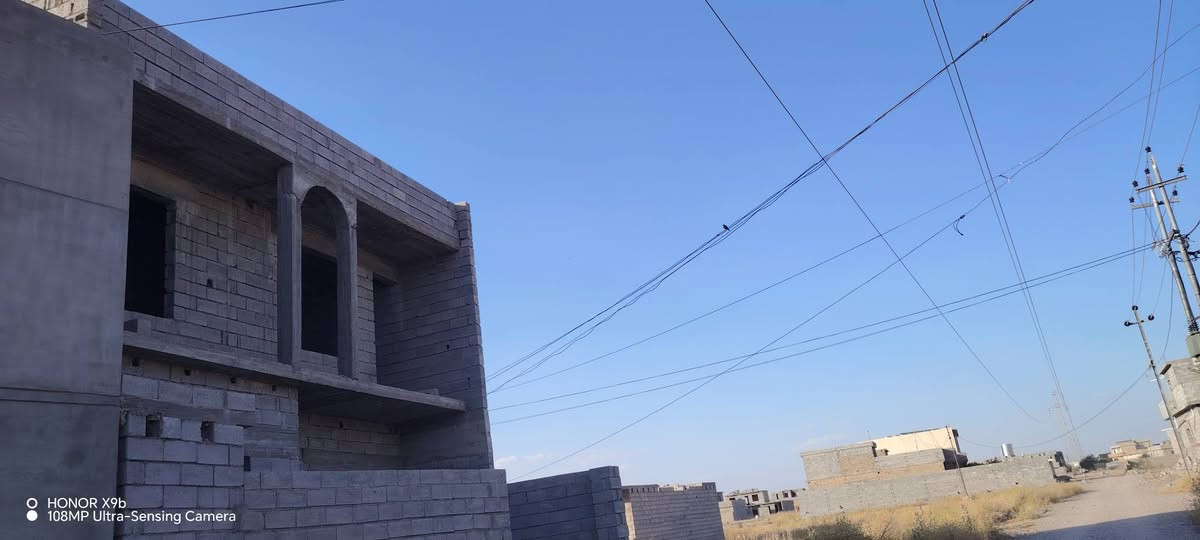 السلام عليكم هيكل للبيع ١٣٠م مربع طابغين بناءحديث الخلف الخضر بصف الگنطره شارع ٨ متار مطلاع شمس السعر ٣٠ وبي مجال للاستفسار اتصل ملاحضه الشارع كصو تايصبونو انشاءالله
***********
