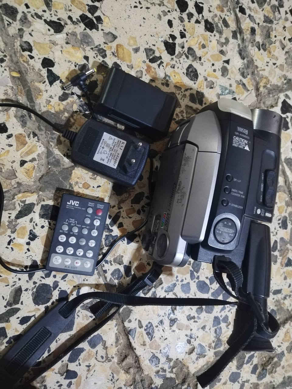 سلام عليكم ورحمة الله وبركاته.. كامره GVc ياباني فيديو ٦مل سغاله مع شاحنه +بطاريه +ريمونت السعر ٨٠ ألف يوجد توصيل


**إذا كنت صاحب هذا الإعلان وتريد حذفه لأي سبب، رجاءا أرسل رسالة إلى الدعم الفني**