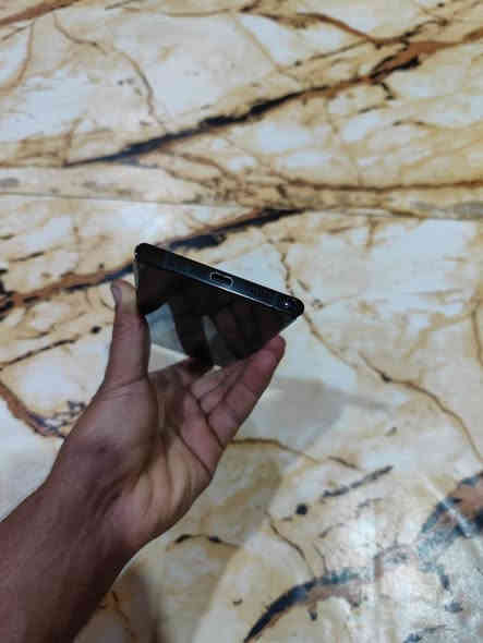 سامسونج نوت 20الترا ذاكره 256نضيف مكفول شرق اوصط فقط جهاز ماويا شي بيع او مراوس حسب الرغبه عنوان بصره معقل ***********سعر400بي مجال البصرة
