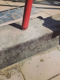 للتشققات بين المنازل او بين السطحين يوجد اوزوكام للمعالجه      بشغل كم...