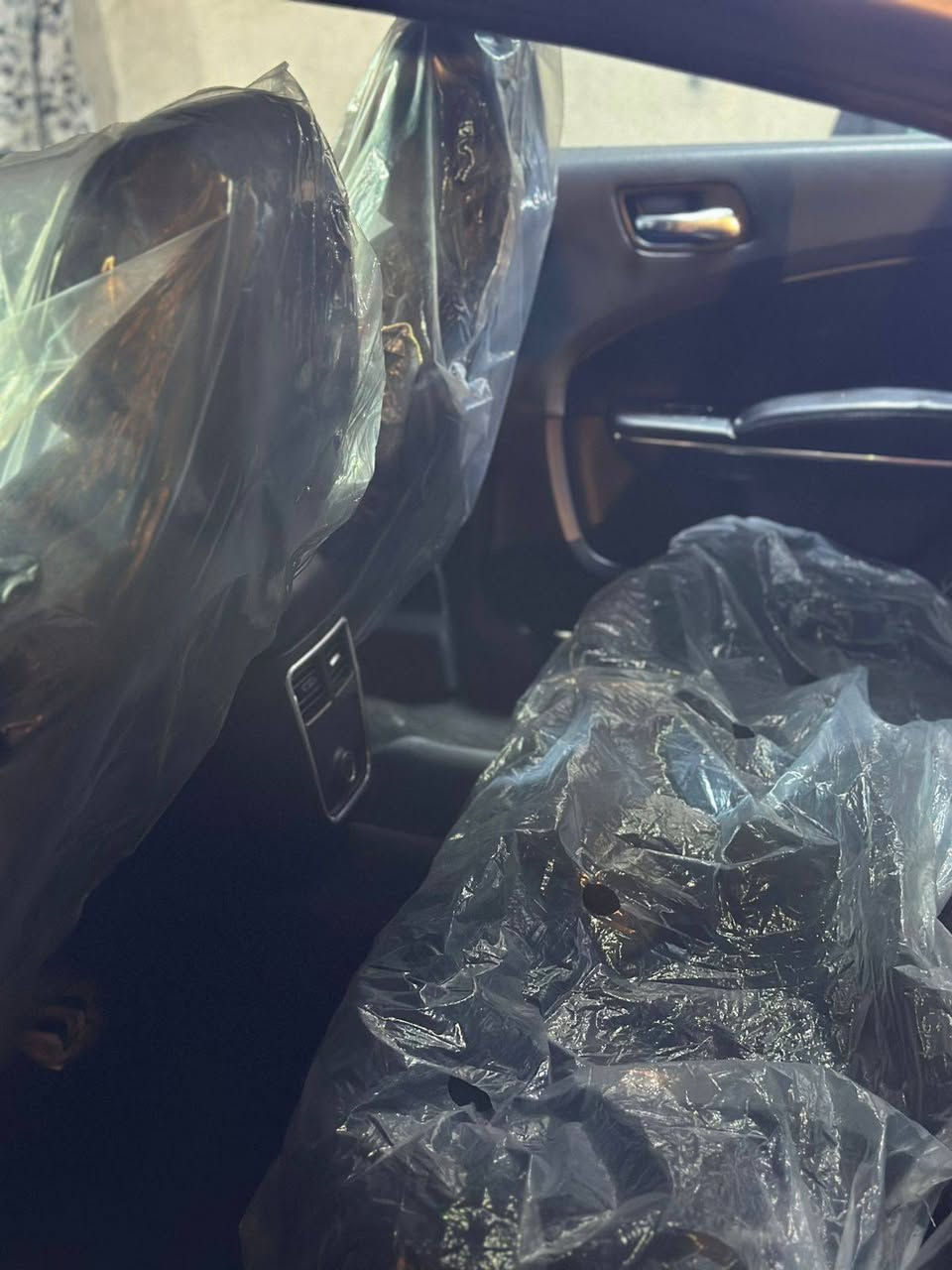 السلام عليكم جارجر موديل 11رقم بغداد سنويه جديده السياره بدون حادث بيها صبغ جاملغ امامي بدون فتح ابسبب الجراد وبيها تقسيم باب خلفي السعر 145 وبيها مجال حك الجيه سياره جاهزه للاخير مكينه كير حداديه تخم تاير لايت شمسي شاشه جبيره تبريد ها *********** او ***********
