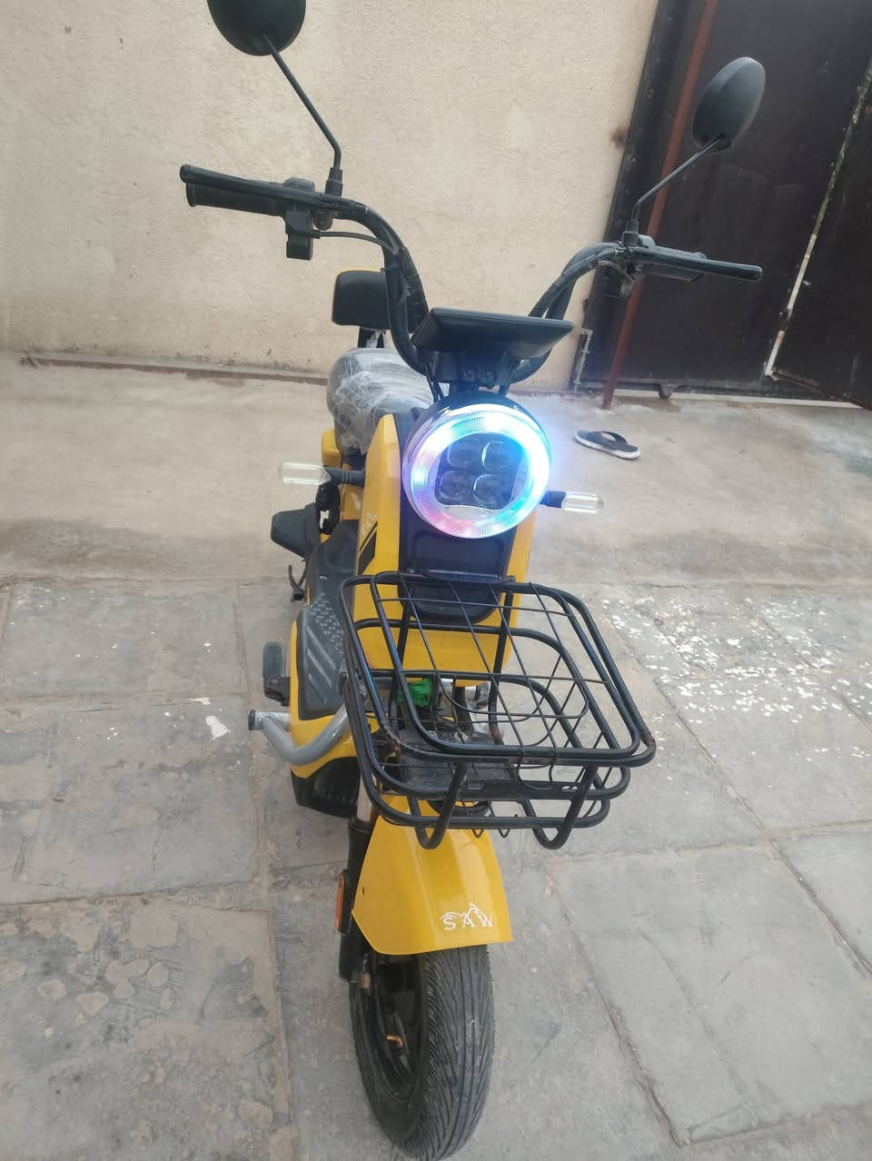 دراجة شحن  موديل 2025   اللون اصفر  للبيع. فول مواصفات  مكان السماوه الوركاء ***********
