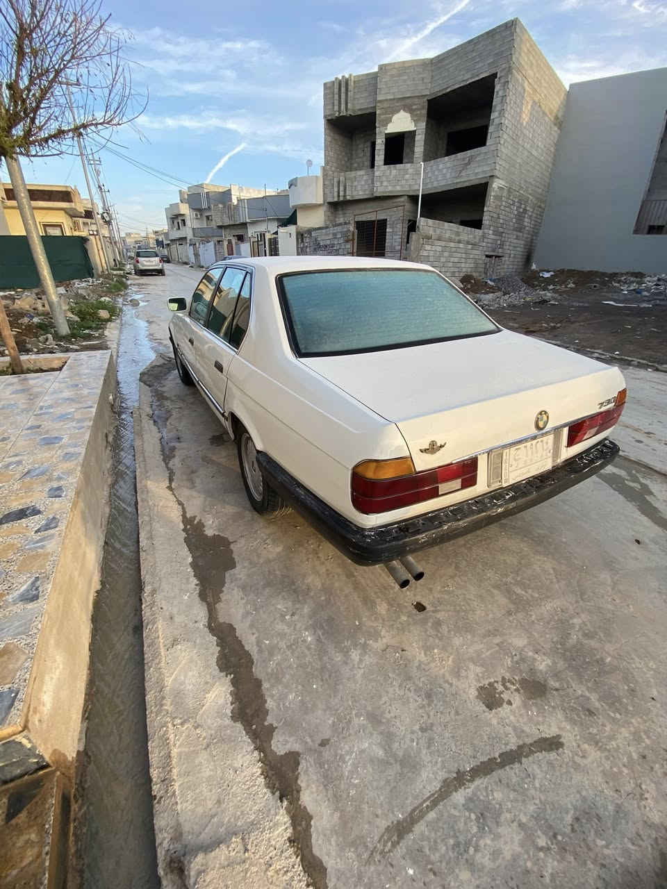 السلام عليكم BMW الحجم ٧٣٠ مفتوح . فل كير محرك شرط موديل ١٩٩١ رقم نينوى الماني سنويه ٢٠٢٩ بسمي شرط التحويل تدفئه شغاله كابون بانزين بيها الكتروني لايت زنون 
نواقص السيارة دعاميات امامية وخلفية وتبريد عاطل 
السعر ٤٠ وبيها مجال 
المكان موصل ايسر حي الملايين 
للاستفسار الاتصال على الرقم ***********
