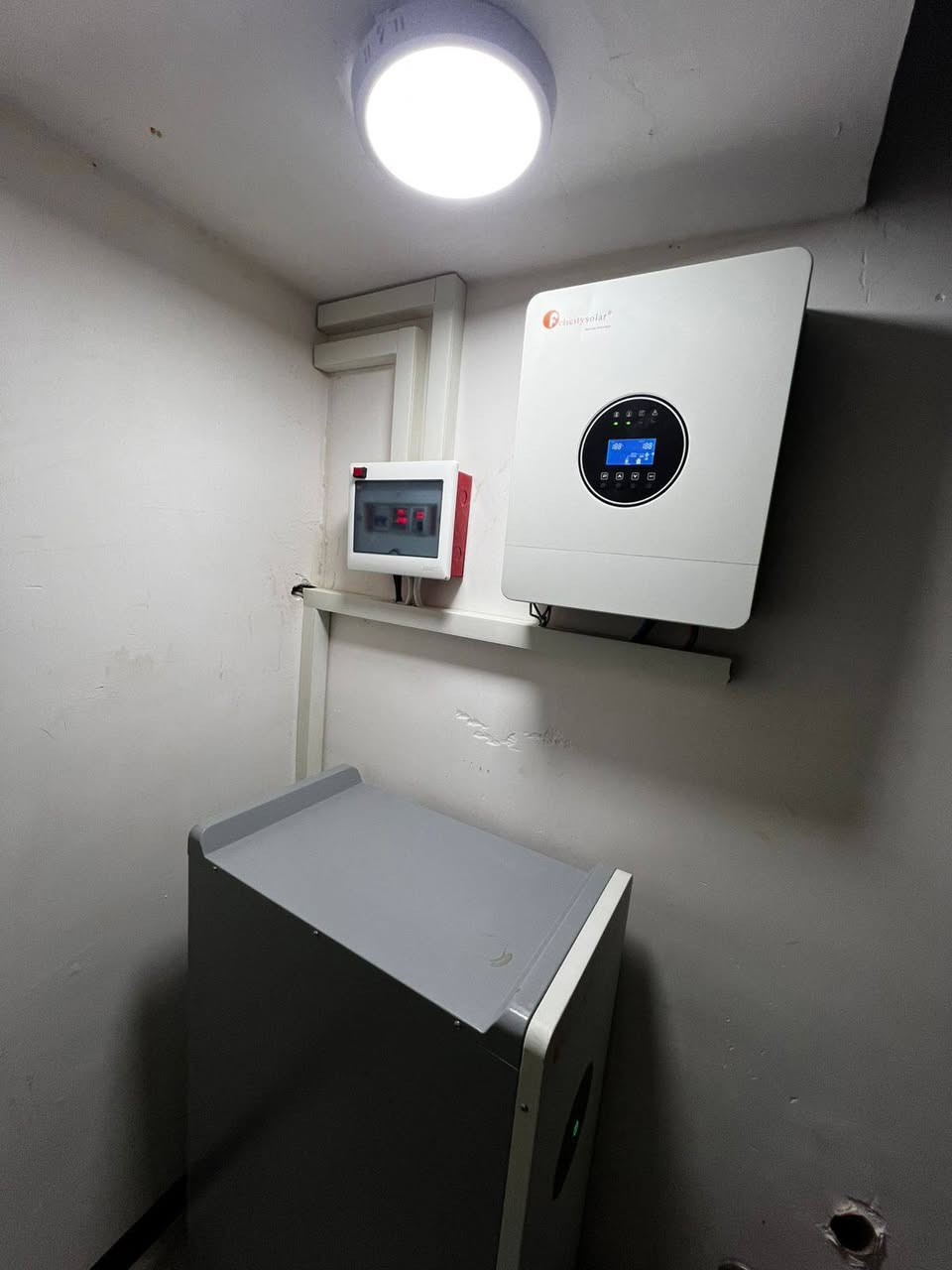 #البطارية_الاعلى_ضمان_5سنوات 
تم بفضل الله تجهيز و  تنصيب منظومة طاقة شمسية لمنزل  الاخ سرمد علي يوسف    
   #تكريت @ الديوم 
تجهز المنظومة المنزل ب 18أمبير نهاراً
بالاضافة إلى 12أمبير ليلاً  . 
مكونات المنظومة: 
9لوح  نوع (فيلادلفيا  ).  600 wذات وجهين وذات كفائة عالية بضمان 15 سنة. 
🔵جهاز انفيرتر نوع  فلستي حجم 6kw 
  (27 امبير)  بضمان سنتان 
🔵 1بطاريه    نوع ليثيوم حجم 300امبير الغنية عن التعريف بضمان 5سنوات
شركة حسيب البشاوي للطاقة الشمسية فرع بيجي
العنوان محافظة صلاح الدين قضاء بيجي عماره وطبان  باداره ،/ابو ياسين القيسي واولاده
للحجز والاستفسار الاتصال على الأرقام التالية :
حسيب***********
ابو ياسين***********
ابو ياسين***********

#عمر#القيسي  #مسؤل#اعلام #شركه #حسيب #البشاوي #للطاقه #الشمسية فرع بيجي
