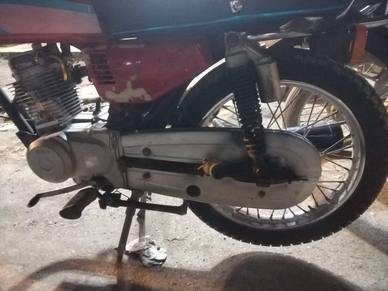 السلام عليكم للبيع دراجه اربعه كير موديل 13 كله بلادي اربعه اوراق بس تعبانه الاوراق شويه للاستفسار الاتصال على ***********  سعر 450 وبيها مجال للشراي
