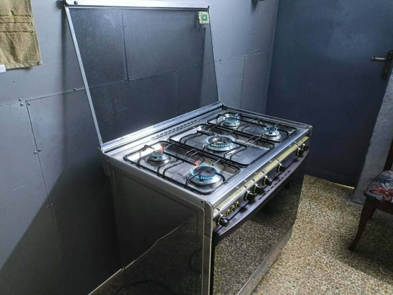 للبيع  طباخ كريازي مصري نظيف جدا جدا .
شغال كامل عيون وفرن 
السعر 250 وبي مجال المكان موصل حي القدس


**إذا كنت صاحب هذا الإعلان وتريد حذفه لأي سبب، رجاءا أرسل رسالة إلى الدعم الفني**