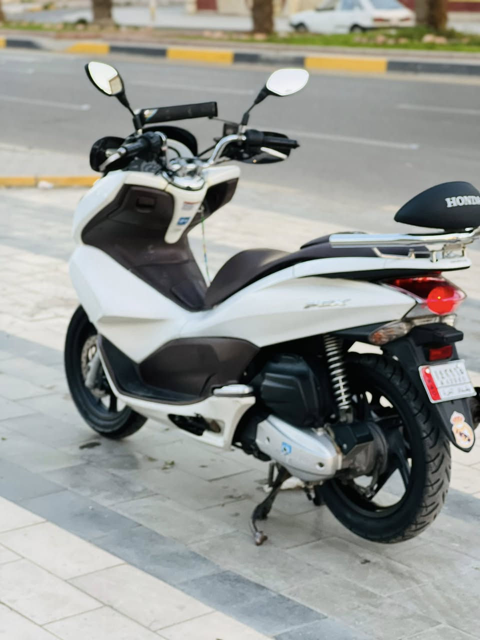 السلام عليكم للبيع دراجه pcxجيل الاول دراجة مال رمبه مديل18 ماخذها رمبه الدراجه على  ايدي حجم مكينه 150ياباني الاصلي دراجه جديده مال جناي  سويجين  بيه 
ياباني الاصلي دراجه كامله أستان كهربائي حساس ازدحام ٢حرف Aدراجه جديده الدراجه مكينه لوك شلعه معدل خير من اللّٰه دراجه تكول جديده بمعنئ الكلمه واحلا من الصور  دراجة مكينه مكفوله اي نقص مابيه
السعرمليون 350   و مجال قليل 
***********المكان  بغداد الكرخ
