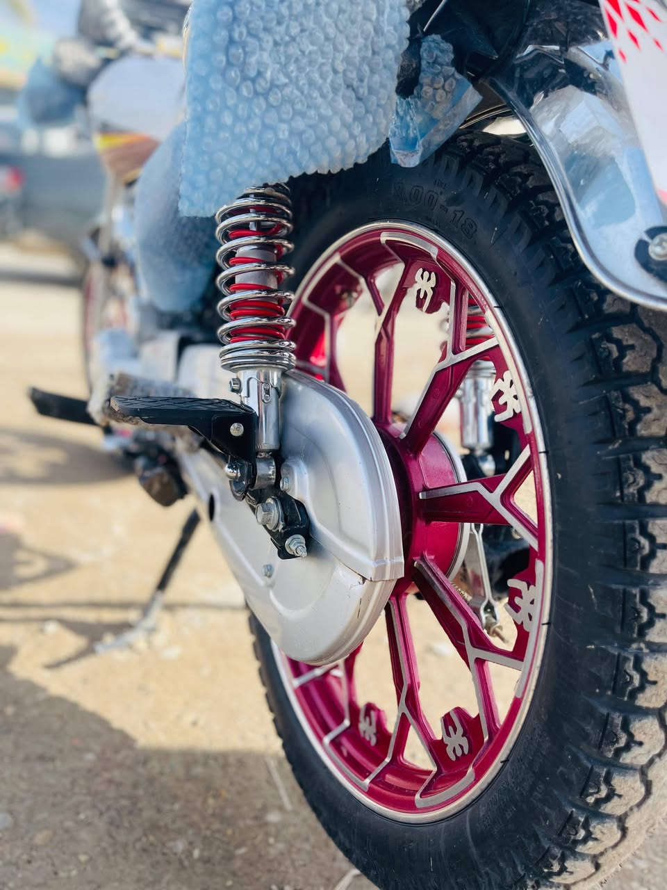 سلام عليكم 
دراجة سيفان سولنك 
موديل 2025
سعر 800وبيها مجال قليل حك الجية
دراجة اي نقص مابيها 
مكفوله من اي شي 
ماشية 3000
مكينة 200cc
اوراق كاملة 
المكان ديالى المقدادية سنسل 
لتواصل عبر هذا الرقم ***********
