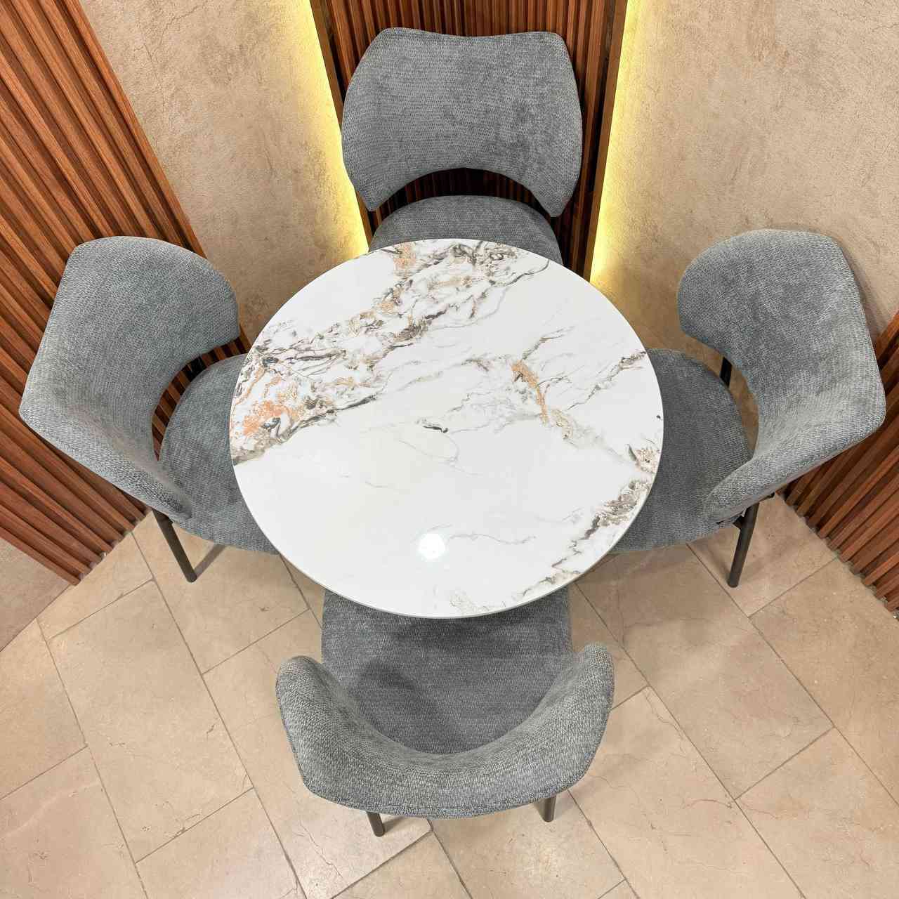 ميز طعام 4 كرسي السطح رخام مزجج قياس الميز 80 سم 
رجل الكرسي حديد صبغ حراري 
الدوشمه مخمل مقدف وتر پروف
#ميز_طعام #اثاث #اثاث_منزلي #ميز #كرسي


**إذا كنت صاحب هذا الإعلان وتريد حذفه لأي سبب، رجاءا أرسل رسالة إلى الدعم الفني**