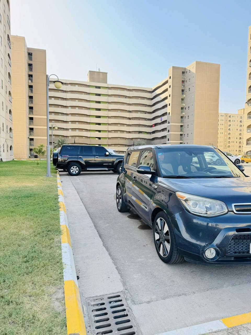 السلام عليكم
كيا صول 2016 للبيع 
فول الفول 1/1 . بنوراما كشنات جلد تدفئة تبريد بصمة تشغيل شاشة كبيرة كشن السائق فول تحكم كهرباء وبعد بيه مواصفات
محرك 2000 gdi مجفت جديد ويعمل بصورة ممتازة بدون تنقيص .. الضرر موضح بالصور .السعر 114 وبيه مجال
للأستفسار ***********
