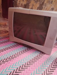 ميز بلازما • تلفزيونين