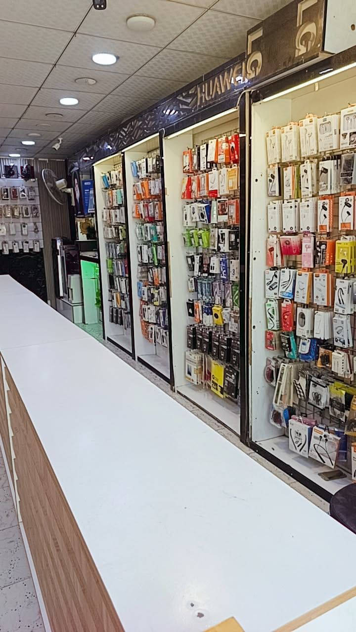 من رخصة الادمن محل موبايلات معروض للبيع المكان جيد وتجاري حي الوفاء الشارع العام مقابل سوق الشهداء الرئيسي التواصل على هذا الرقم *********** سيد احمد
