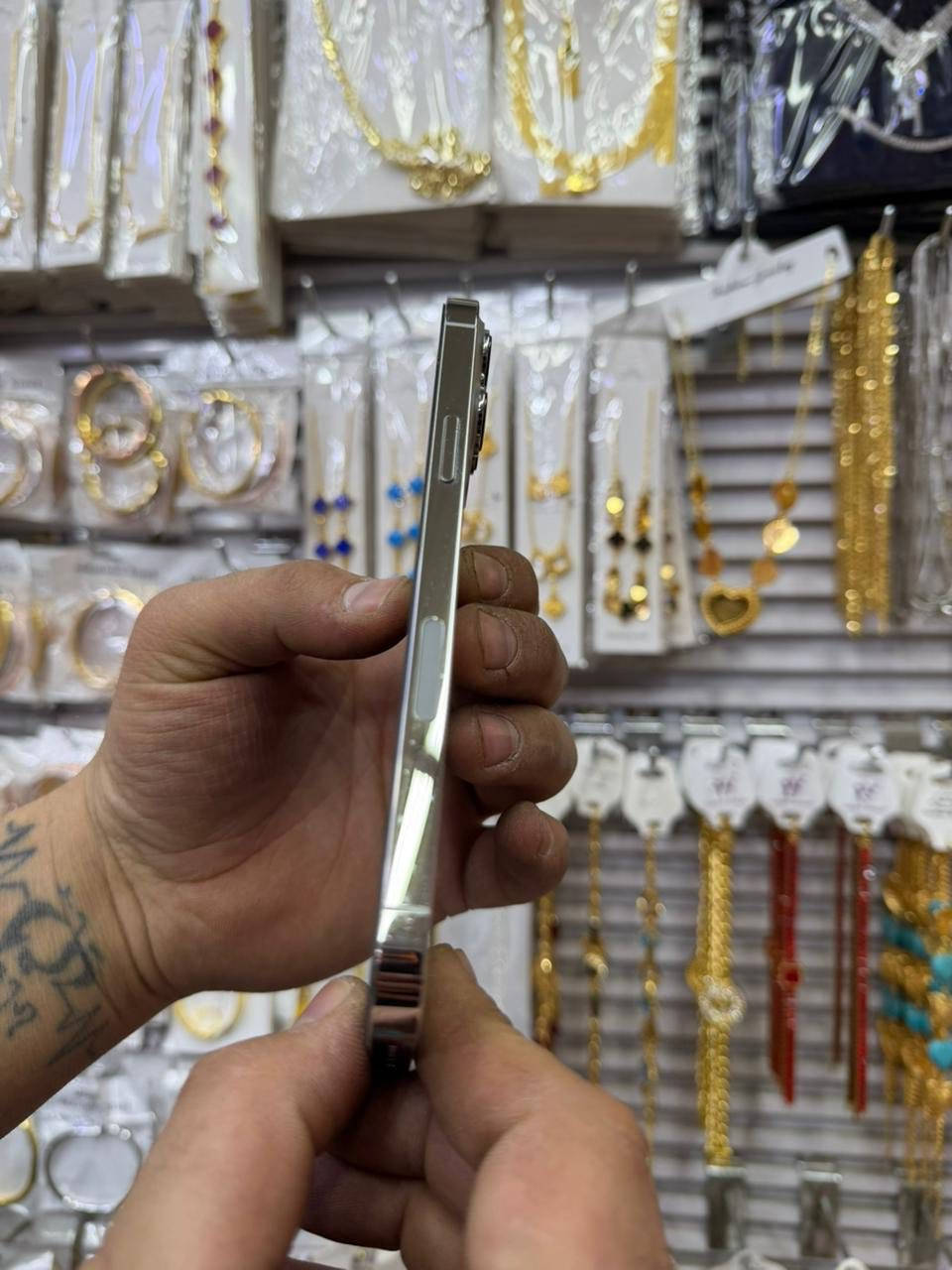 آيفون 13برو ماكس بذاكرة 256امريكي ابطاريه86الجاهز وتر برو كلش نضيف السعر 725رقم ***********
