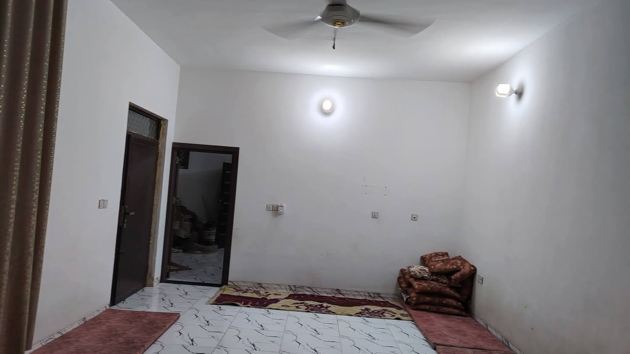 للبيع منزل طابقين مثل ما واضح بالصور مساحة الأرض 500 م مساحة البناء 180 قرب جامعة النبراس يبعد عن الجامعه 100 متر تقريباً خلف الركن للاستفسار
***********
للبيع منزل طابقين مثل ما واضح بالصور مساحة الأرض 500 م مساحة البناء 180 قرب جامعة النبراس يبعد عن الجامعه 100 متر تقريباً خلف الركن للاستفسار

