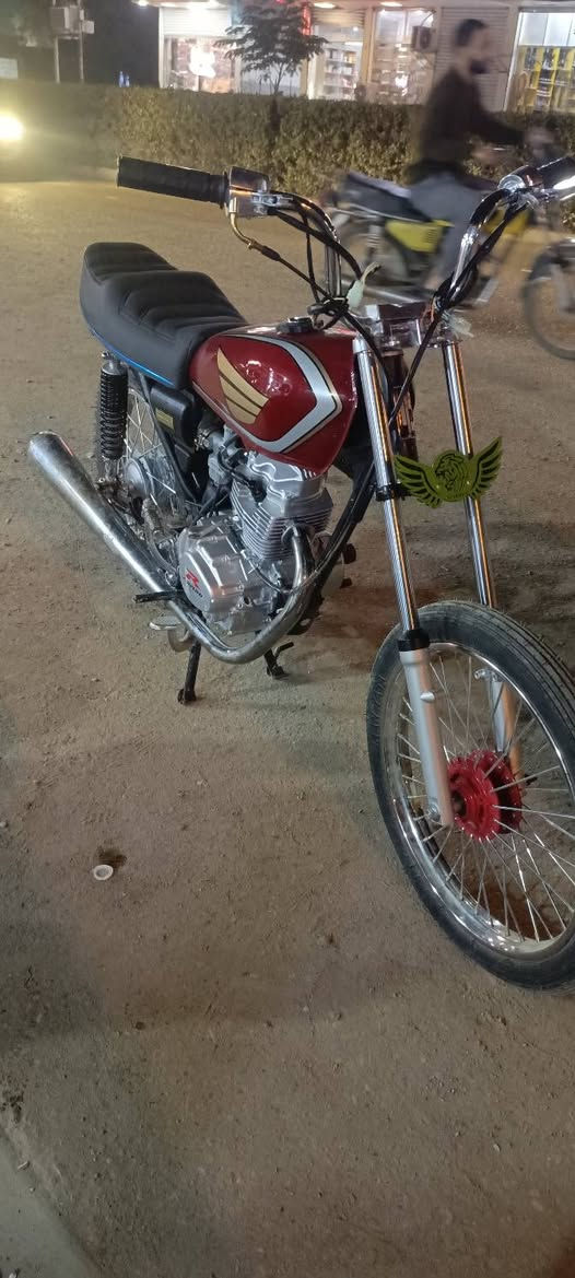 لبيع دراجه بعده عل سحك صارلي سبوع من عمرته كلك مكفوله بس اوراق مابيه سعره 850 وبيه مجال حك جيه رقم *********** مكاني العماره قضاء علي الغربي
