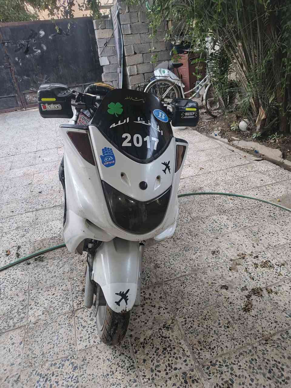 السلام عليكم دراجه ماحسته دبل رون دراجه بلاديه مامفتوحه كفرات ابلاد دراجه اي نقص مابيه كهربائي كله شغال دراجه كله بلاد للبيع وا مراوس  السعر ب 300مكاني ديالي بعقوبه لاستفسار عل رقم***********
