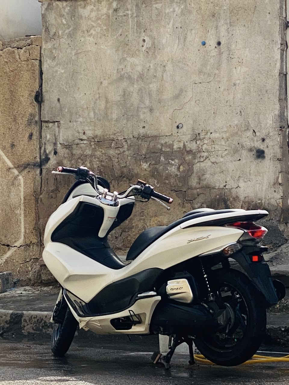 سلام عليكم دراجه للبيع جيل الأول  سعر خاص***********
