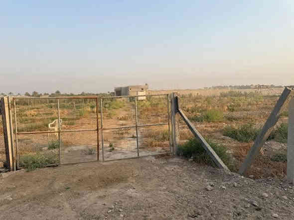 سلام عليكم
مزرعه للبيع
الموقع صلاح الدين قضاء بلد بالبرندس شارع المنتجعات قرب منتجع ابو كون
تفاصيل المزرعه
جنس عقار ملك طابو زراعي سند ٢٥
المساحه 2110 متر 
الواجهه  ٤٠ متر
النزال ٥٣ متر
مسيجه بيارسي 
مزوعه بالكامل انوع الفواكه 
خدمات
تبليط
كهرباء
ماء اساله وماء سيح
ماء بئر وماطور ربون
السعر ٧٥ مليون بي مجال 
للاستفسار الاتصال على الأرقام التاليه
***********
***********
او مراجعة مكتب التمار للعقار الواقع شارع المحطه محلات الحاج عدنان
