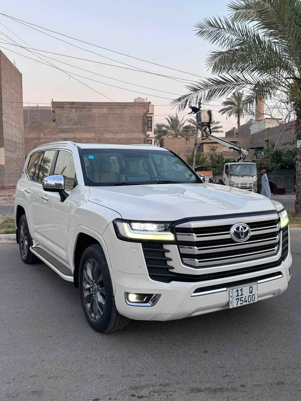 السلام عليكم للبيع لاندكروز VX
شركه ساز 
موديل 2022 
مواصفات الVX معروفه 
دشبول شاشه 
وشاشه لكزز 
وكراسي الخلفيه كهرباء 
نضام الصوت JBL 
كشن خزن ميموري 
كشنات تدفئه وتبريد 
والخلفيه تبريد 
ماشيه 84 الف 
كفاله عامه من كلشي عدى بارد بحافه البنيد  كد 4 اصابع 
السعر 630 وبيها مجال بسيط 
العنوان بغداد 
للاستفسار ***********
