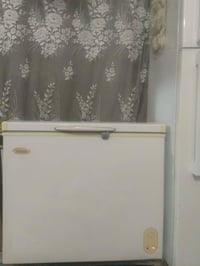 مجمده حجم صغير للبيع نظيفه وما بيه كسر او خلل الاتصال على الرقم 077360...