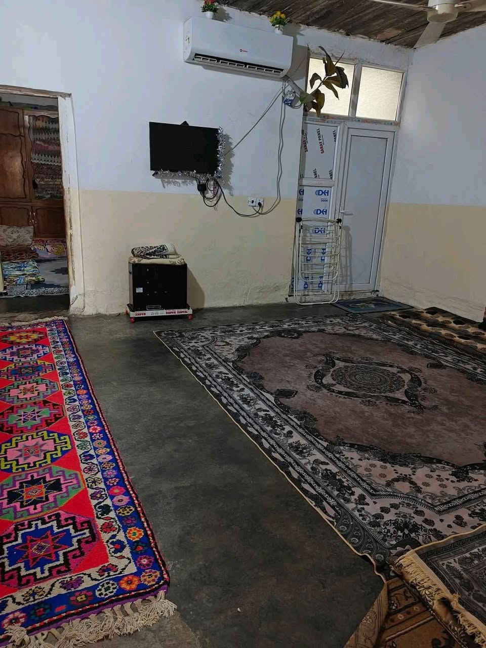 دار+محل من ضمن الدار  للبيع بلاشش📣 – طابو صرف📣 باسم شخص واحد📣😍
المساحة: 100م²، طابق واحد+محل 😍، درج خارجي
الموقع: حي العسكري 77 قرب جامع الإمام علي وجامع سيد الأنبياء
السعر: 50 مليون 😍وبي مجال قليل (سعر قطعة أرض) 

***********واتس
***********
