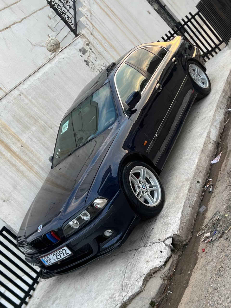 بیئیم سەقەر مؤدیل 1998  ئاڕەم پلاستیک هەولێر خرامە ئەوەلیان حدز بەشەرت  مواسەفات فول فول لە دەحامی بؤدەحامی کارەبای هەموی بەشەرت لی بێمنەتم پێویست بە وەسف ناکات تکایە ئەگەر موشتەری نیت بیزار مان مەکە ***********  تێبینی.... حیزام نیە  بەحیزام دەی فرؤشم جەم پێکی پیشەوەی لای سەکەن  زۊر خەفیف هەیتی  لەهەولێرەم أربيل, العراق
