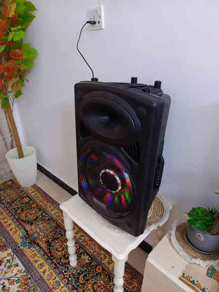 سماعة دي جي اخت الجديده تشتغل بلوتوث وفلاش ومايك🎤
وخيمة اطفال لون وردي بالجنطه بعدها 
٣٥ اثنينهم 
العنوان جسر ديالى العريفيه مقابل جامع المهيمن الرقم ***********
