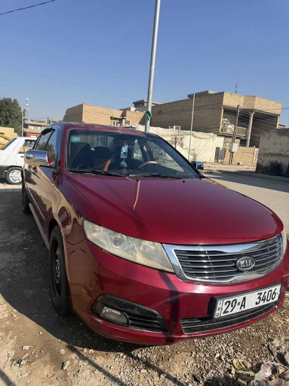 كيا اوبتما امريكي 2009
حادثه تبديل بنيد + صبغ باب السائق بدون تبديل فقط الباقي مكفول
مكينة 2400 
رقم واسط انكيلزي 
مكينة وكير وحدادية جاهزه وتخم تاير جديد
السعر 108 $ وبيها مجال 
مكان السيارة واسط الكوت بالمركز

***********
