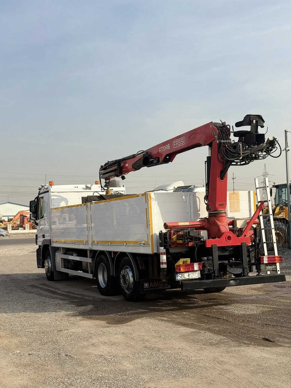 معرض مهدي اربيل
نوع : مارسيدس اكتروس كرين بلوك
موديل : 2007 فحص البصرا
حجم :2544 6V
ألون : ابيض 
مواصفات: اكتروس قمارى ربع بيلادي كرين  كرين فاسي 170 ليفر حفار 2 سيلايت توب كماش استيرن دوار سيار مكفوله من كلشي
گير : كهرباي 8 نمر كلج
 العنوان : اربيل  قوشتب تريق كركوك  معرض مهدي اربيل 
***********
***********
