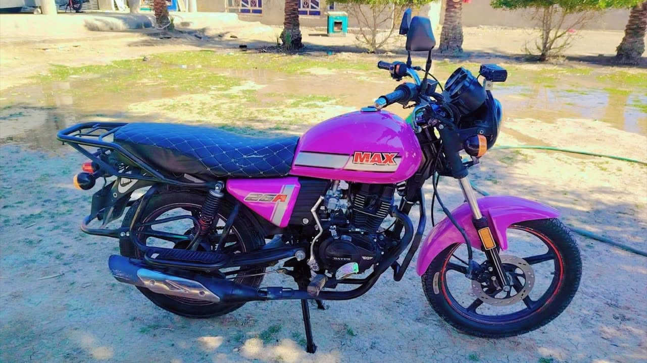 سلام عليكم درجه البيع ديون نفخ موديل 22 وراق صولي درجه جديده كلش حلوه رزانه فول محرك  كهربيات توير كمليات مجنبزه علاء وضع الشرك تجي وتشوف بعينك نعومه فول مبيه اي نقص حلاء من الصوره كامله مكينه خرسئ السعر مليون 250 وبيه مجال الشراي نتصل وبيك خير ودلل ***********
