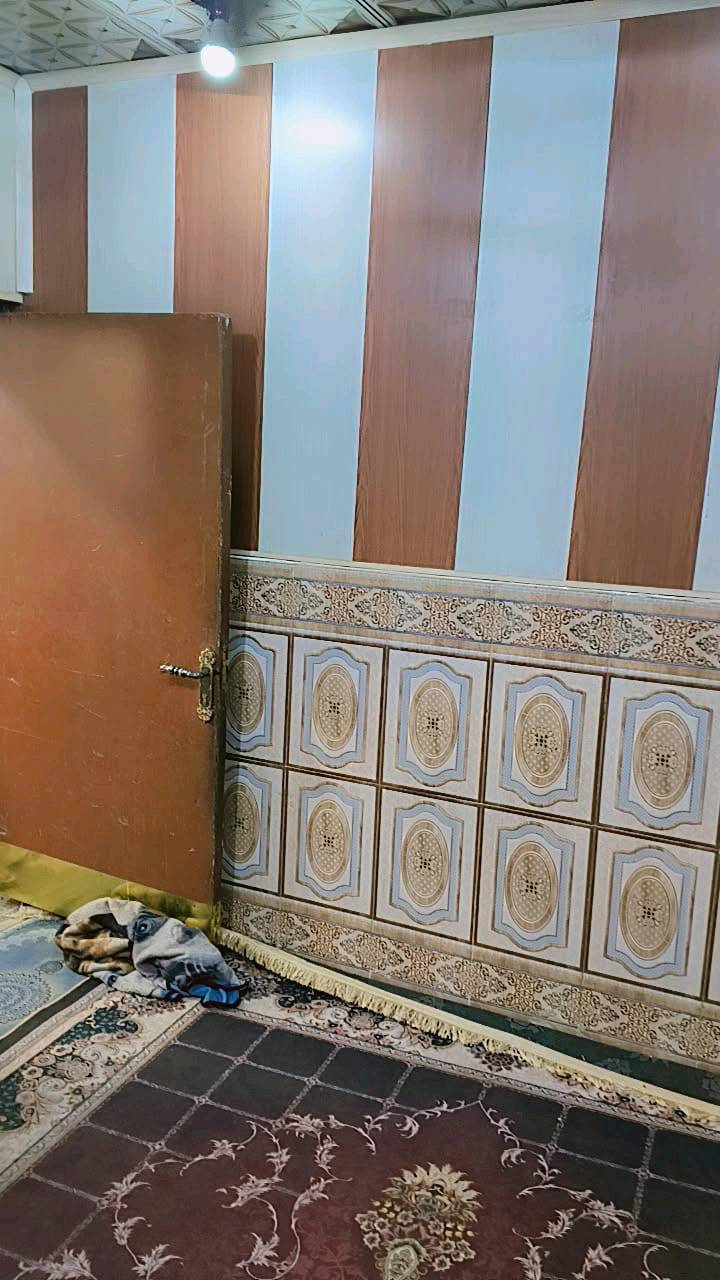 سلام عليكم بيت للبيع أو مراوس البيت 50متر مراوس ب 100متر معه فرق البيت جاهز للسكن كله سراميك ويبعد عن شارع لعام 200متر مكان لبيت شارع بانزين خانه ريبال حي صدر ثالث عمود 10